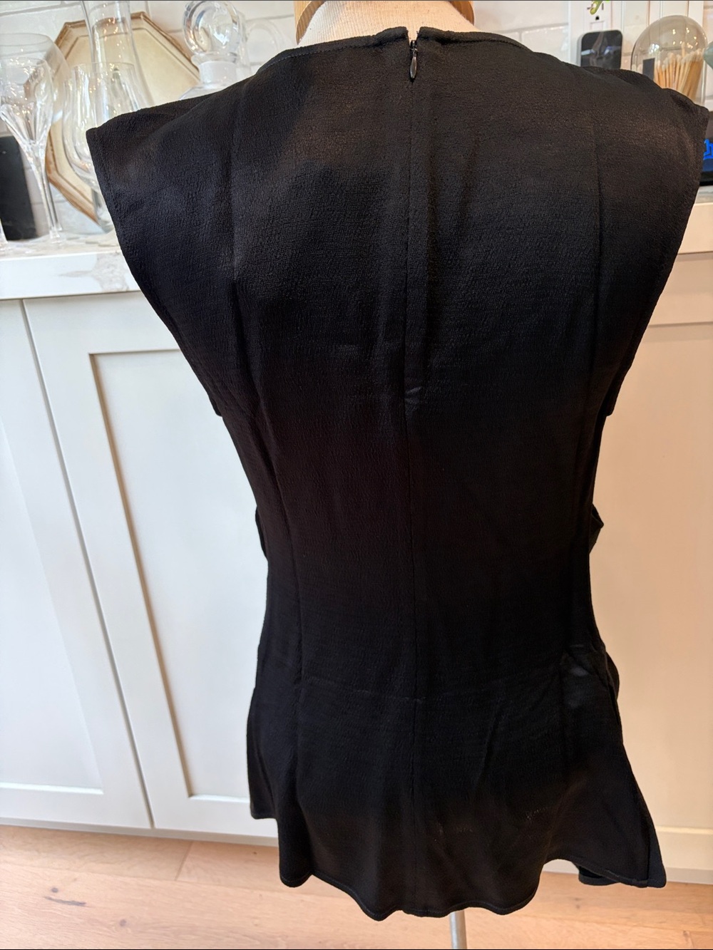 NEW Banana Republic Hammered Satin finish Black Sleeveless Ruched Blouse - Picture 8 of 12
